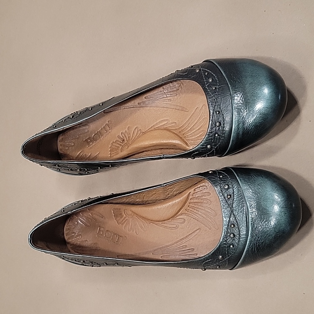 Beautiful Born Emerald Green Leather Ballet Flats Size 8 or 8.5 NWOT
